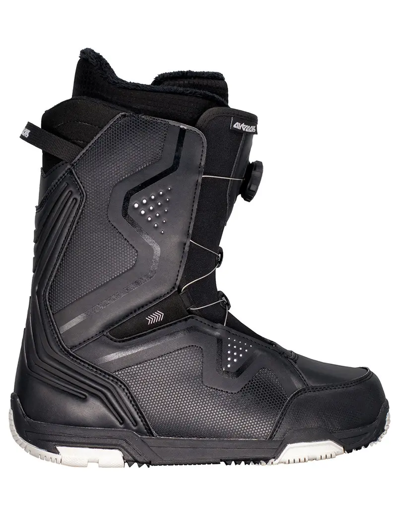 Snowboard Boots Strong Black Atop Speed Lacing 1