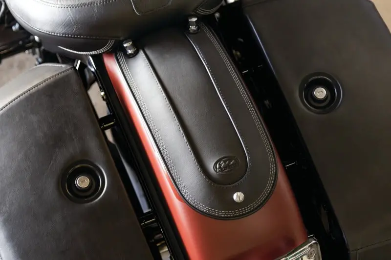 Mustang Triple-Stitched Fender Bib For Harley-Davidson Softail Heritage & Deluxe (2018–2021) 1